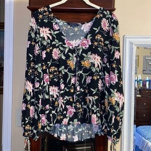 Black floral American Eagle top